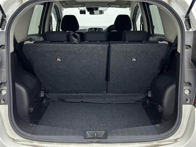 【トランク】積み込みやすくて、たっぷり積める荷室です。シートアレンジできるものは、乗車人数と荷物の量や大きさによってシートを動かすことができるので、より快適なドライブが可能です！