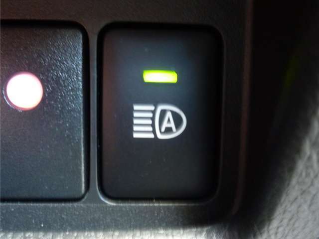 対向車を確認すると自動的にロービムに切り替えるハイビームアシスト