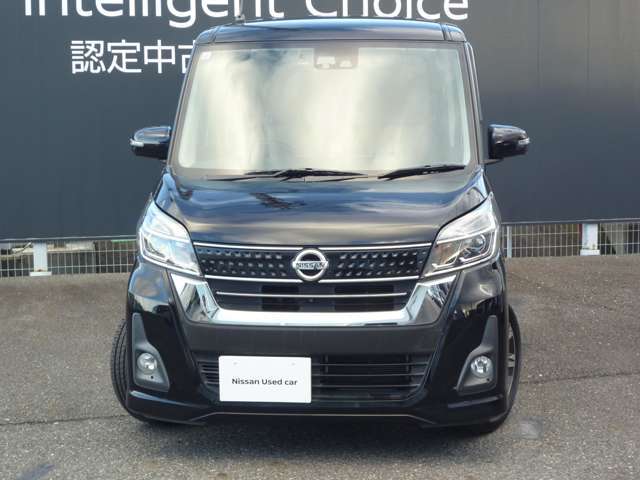 夜道を明るく照らすLEDヘッドライトは暗くなると自動点灯するオートライト機能付！トンネル出てからの消し忘れも心配無用！！フォグランプも装備しています