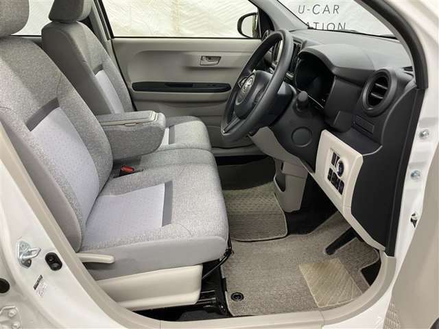 見通しのよいすっきりとした視界で、誰でも運転しやすいです。運転のしやすさは疲れにくさにも繋がりますよ♪