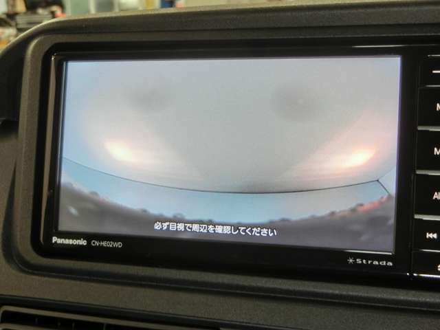 バックモニターで車庫入れも安心。
