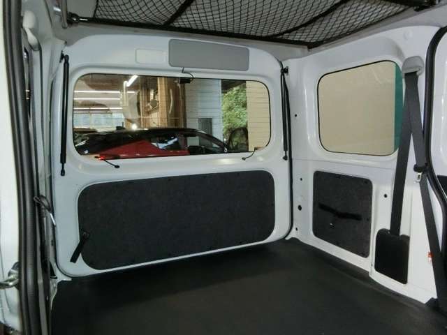 広い荷室です。