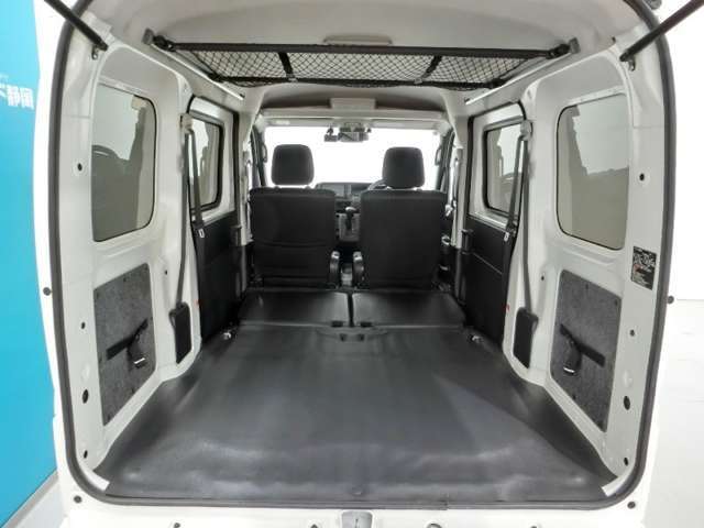 広い荷室です。