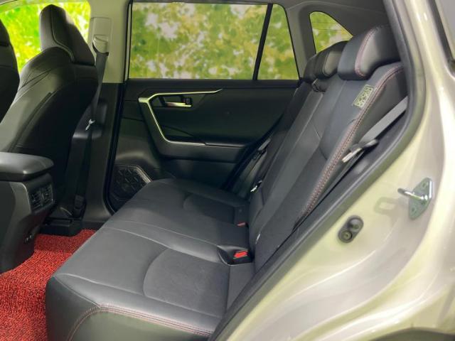 WECARSでは各商談席に大型モニターをご用意しております！見やすい大画面でゆったりと全国の在庫をご覧いただけます！是非ご来店お待ちしております！