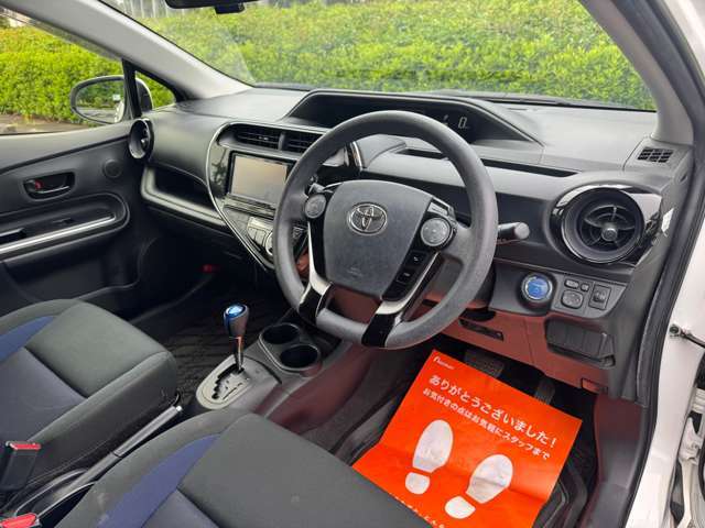 【内装】　革巻きステアリング！　シート及び内張り等も大きなダメージなどもなく、気になる臭いもございません。当社ではスチームクリーナーも完備しておりますので綺麗な状態でご納車致します