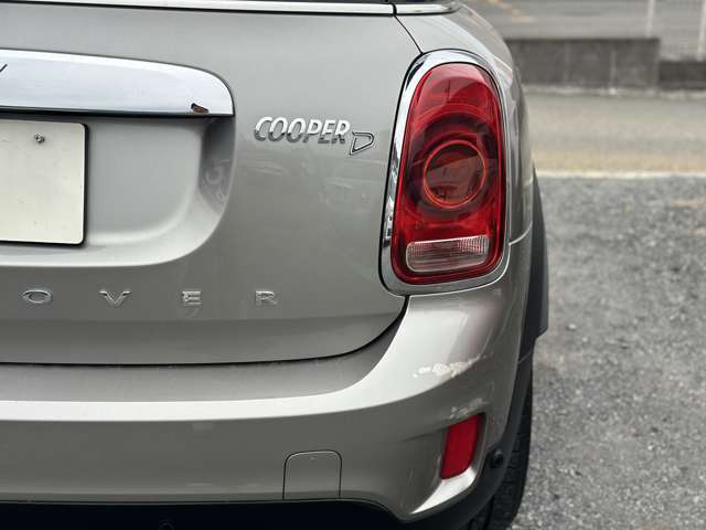 リアバンパーに傷が御座いますがきれいに塗装後お渡しいたします。