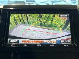 【バックカメラ】駐車時に後方がリアルタイム映像で確認できます。大型商業施設や立体駐車場での駐車時や、夜間のバック時に大活躍！運転スキルに関わらず、今や必須となった装備のひとつです！