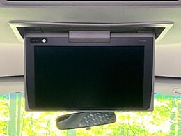 【フリップダウンモニター】大画面モニターで後席でもエンタメをお楽しみいただけます。小さなお子様にも大人気の装備です♪