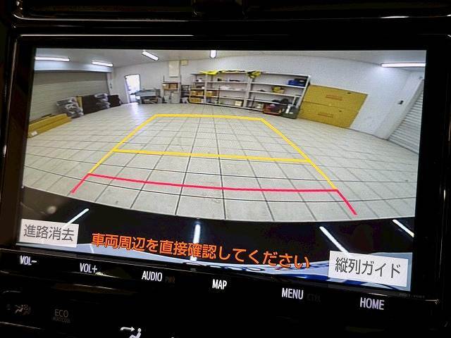 【カラーバックモニター】を装備しております。リアの映像がカラーで映し出されますので日々の駐車も安心安全です。