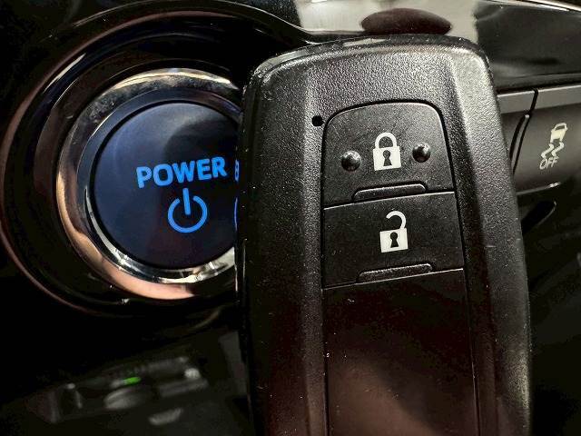 【スマートキー】車内へのアクセスやエンジン始動が楽々に行える今や必須アイテムのキー複製防止の「イモビライザー」まで備わっております