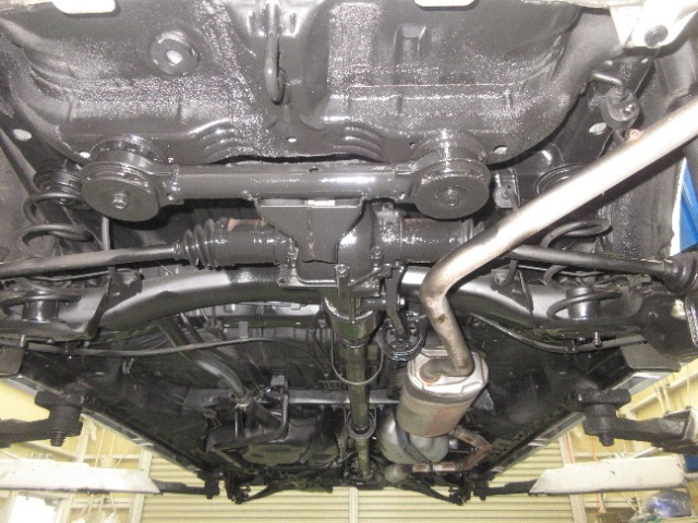 車体下回りに防錆能力に優れた塩害防止コーティング・スリーラスターを施工しています。