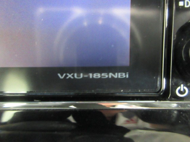 ナビの型式はVXU-185NBiになります。