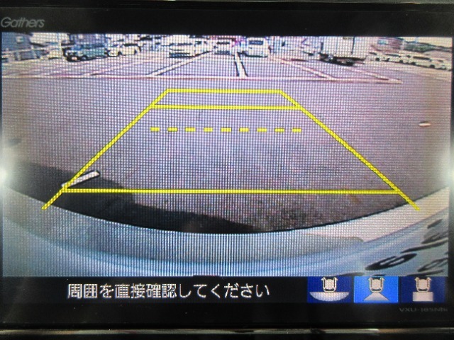 バックが苦手な方にもオススメなバックカメラ付き！広い画角で広範囲も見渡せます。