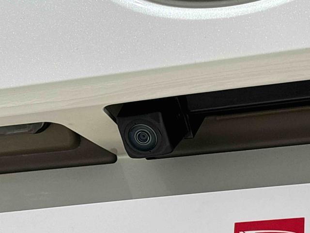 バックカメラ　ナビゲーション等を装着した場合には車両の前後左右に搭載した4つのカメラにより、車庫入れや狭い道でのすれ違いをしっかりサポートするパノラマモニター対応カメラが付いてます