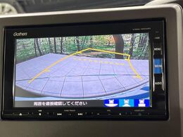 【バックカメラ】駐車時に後方がリアルタイム映像で確認できます。大型商業施設や立体駐車場での駐車時や、夜間のバック時に大活躍！運転スキルに関わらず、今や必須となった装備のひとつです！