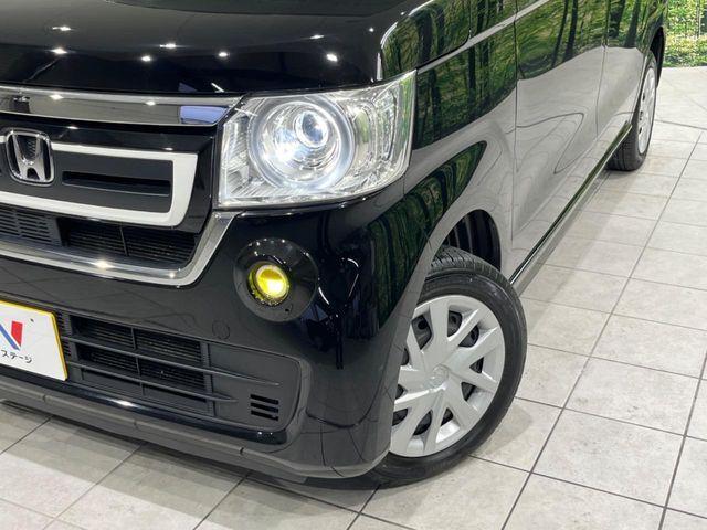 【LEDヘッドライト】悪天候や夜間走行時も良好な視界を確保し安心して運転できる高輝度LEDヘッドライトを装備！点灯速度が早く、消費電力も抑えられています。