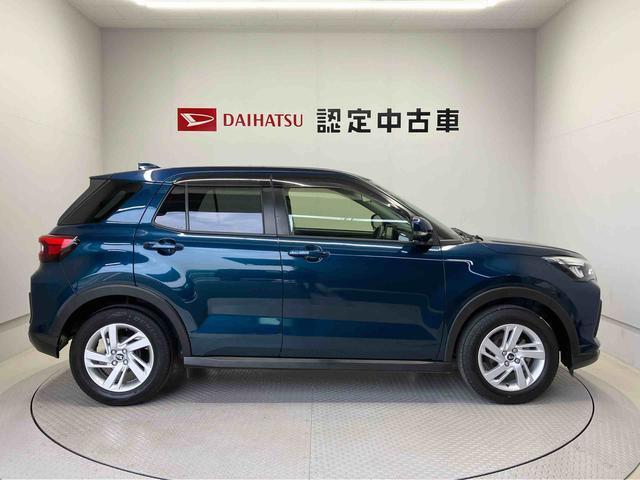 車両右側面からの写真になり。車をご覧になりたい時はお気軽に最寄りの店舗へご相談下さい。