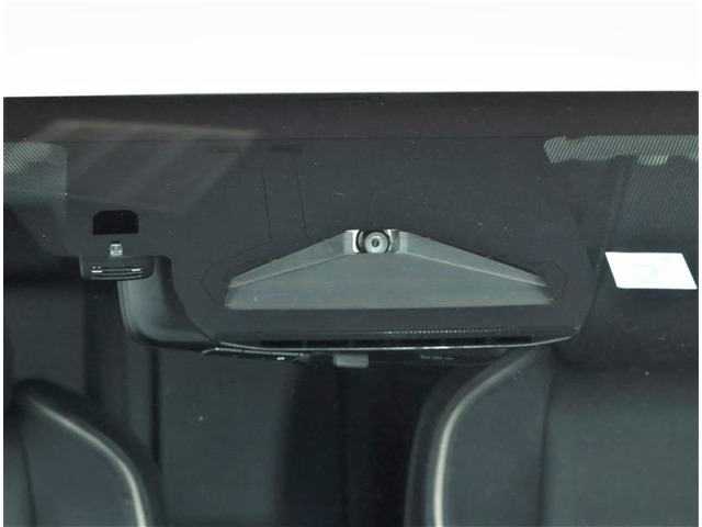TOYOTA　SAFETY　SENSEは道路状況、車両状態、天候状態及びドライバーの操作状況などによっては、作動しない場所があります。プリクラッシュ・セーフティ・システムは、あくまでも運転補助機能です