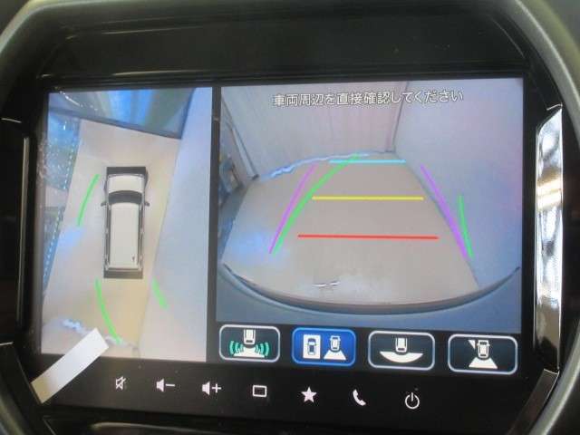 全方位モニター付きです。車両を上から見たような映像をナビゲーション画面に表示。運転席からの目視だけでは見にくい、車両周辺の状況をリアルタイムでしっかり確認できます。