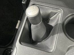 4WDのお車ですので、雪道でも安心です♪降雪地地域にお住まいの方以外にも、ウィンタースポーツが趣味の方や降雪地域へ帰省される機会がある方にもおすすめ！