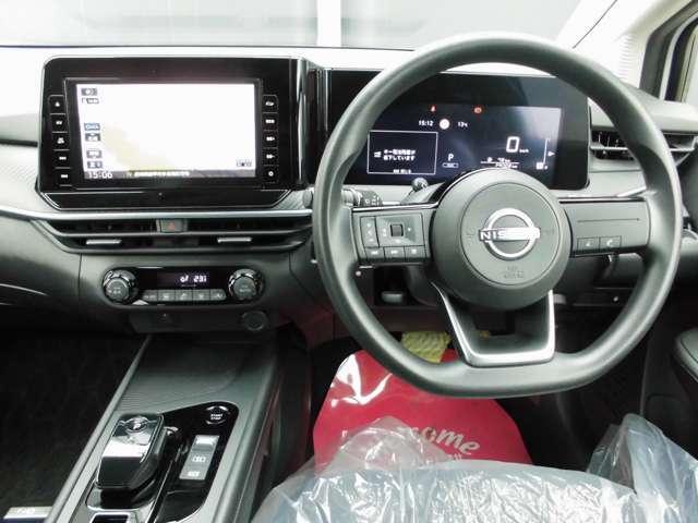 スッキリとした運転席回りになっています。