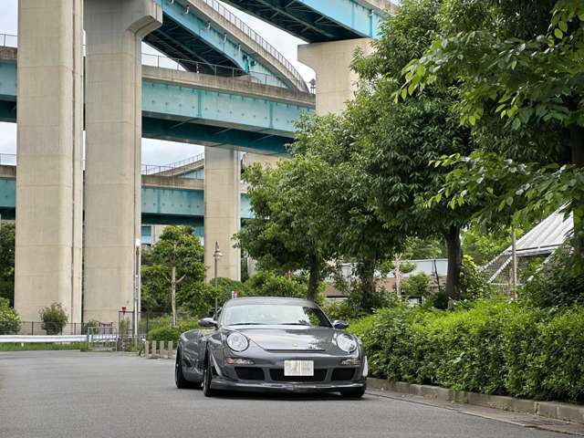 ホイール、タイヤは19インチ WORK MEISTER S1 3PIECE RWBホイール　ADVAN NEOVAタイヤを装着