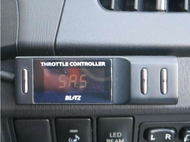 ブリッツ製スロットルコントローラー装備♪