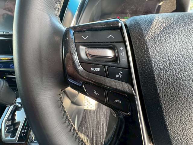 ノーマルなハンドルとなっております！握りやすく長距離運転も快適ですよ～