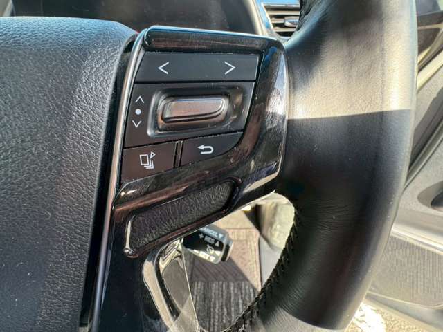 ノーマルなハンドルとなっております！握りやすく長距離運転も快適ですよ～