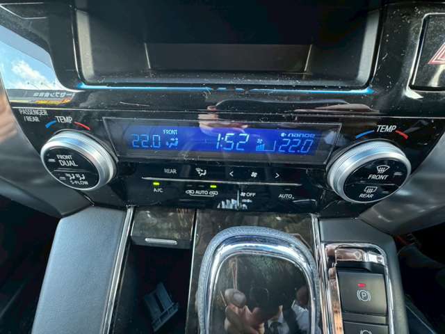 オートエアコン装備で快適な空調を保ちます。