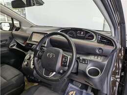 見通しのよいすっきりとした視界で、誰でも運転しやすいです。運転のしやすさは疲れにくさにも繋がりますよ♪