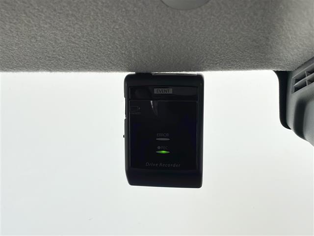 【ドライブレコーダー】映像・音声などの運転中の記録を残します。事故などを起こした起こされた時の証拠になりえますので、もしも時でも安心ですね。