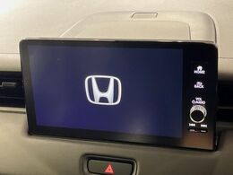 【メーカー純正ナビ】インテリアに溶け込むスタイリッシュな「専用設計」メーカーナビを装備♪視認性や操作性など基本性能にも優れ、より上質なカーライフをお楽しみいただけます。