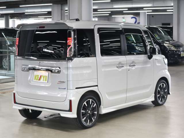 自社陸運局指定工場完備！国家資格車検検査員資格を持った整備士による整備。走行に関係のない所も不具合箇所があれば修理してお渡しいたします。