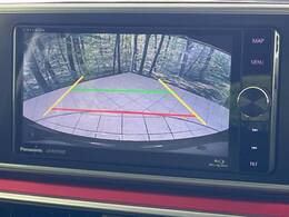 【バックカメラ】駐車時に後方がリアルタイム映像で確認できます。大型商業施設や立体駐車場での駐車時や、夜間のバック時に大活躍！運転スキルに関わらず、今や必須となった装備のひとつです！