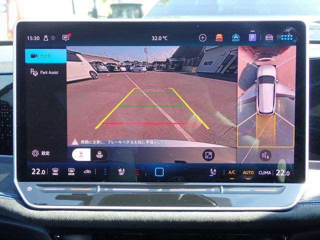 4台のカメラを駆使して、運転席から確認しづらい周囲の状況をディスプレイに表示するアラウンドビューカメラを搭載しております。