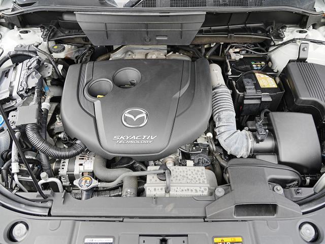 クリーンディーゼルエンジンは4000ccガソリンエンジン並みの力強いトルクがあり、上り坂や高速道路の合流などでもストレスフリー、しかもこれだけパワフルなのに、とても燃費の良いエンジンです。