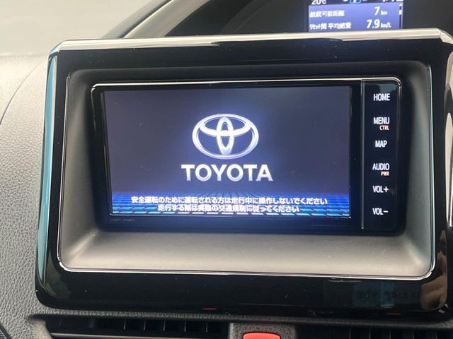 【純正ナビ】人気の純正ナビを装備。オーディオ機能も充実しており、Bluetooth接続すればお持ちのスマホやMP3プレイヤーの音楽を再生可能！毎日の運転がさらに楽しくなります！！