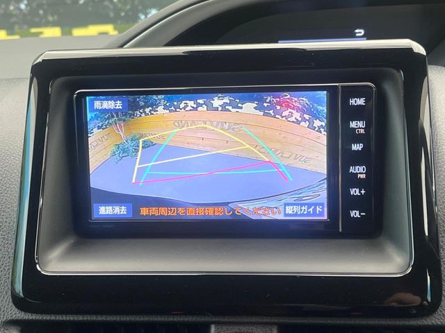 【バックカメラ】駐車時に後方がリアルタイム映像で確認できます。大型商業施設や立体駐車場での駐車時や、夜間のバック時に大活躍！運転スキルに関わらず、今や必須となった装備のひとつです！