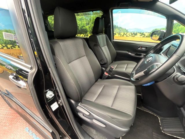 運転席シート廻りは使用感も少なく、良好な状態となっています。丁寧に使われていたことがよくわかりますね。