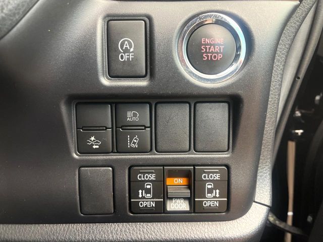 【両側パワースライドドア】スマートキーや運転席のスイッチで後席両側スライドドアの開閉が可能♪電動だから力を入れてドアを開ける必要が無く、小さなお子様でも簡単に開け閉めでき快適です♪