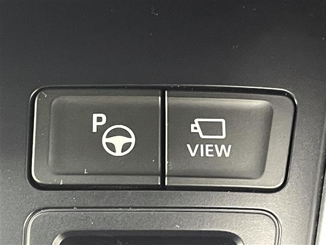 【アドバンストパーク】駐車するスペースの横に停車後、スイッチを押すだけで、システムがステアリング・シフト・アクセル・ブレーキを操作し、駐車を完了させます！機能には限界があるためご注意ください。