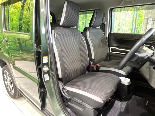運転席シート廻りは使用感も少なく、良好な状態となっています。丁寧に使われていたことがよくわかりますね。