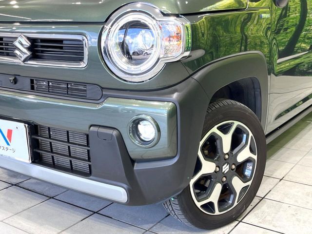 【LEDヘッドライト】悪天候や夜間走行時も良好な視界を確保し安心して運転できる高輝度LEDヘッドライトを装備！点灯速度が早く、消費電力も抑えられています。