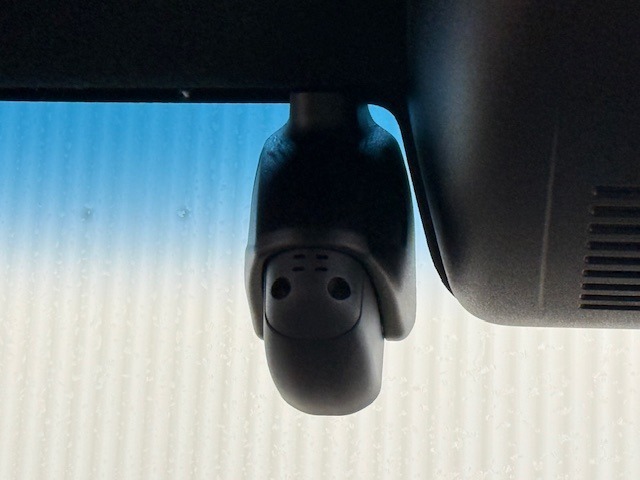純正ドライブレコーダーを装着しています♪高画質、高機能で、毎日の運転に安心をプラスします！しっかり、録画できるマストアイテムです♪