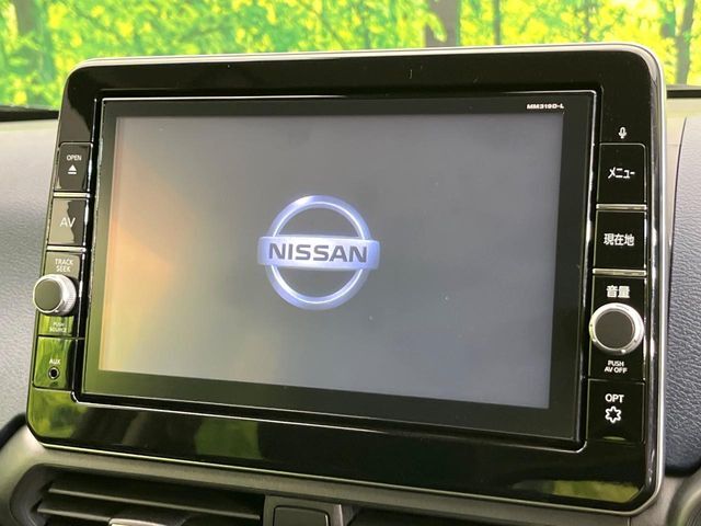 【純正ナビ】人気の純正ナビを装備しております。ナビの使いやすさはもちろん、オーディオ機能も充実！キャンプや旅行はもちろん、通勤や買い物など普段のドライブも楽しくなるはず♪