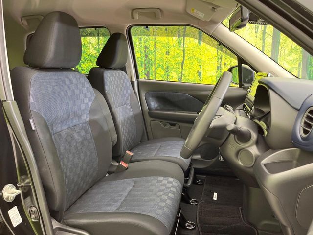 運転席シート廻りは使用感も少なく、良好な状態となっています。丁寧に使われていたことがよくわかりますね。