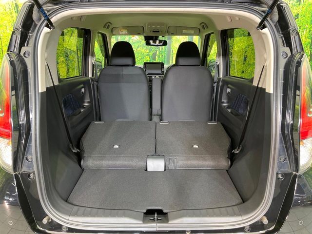 普段のお買い物や通勤、送迎等に十分な荷室スペースを確保しております。セカンドシートを倒すと、大きな荷物の積載も可能です♪
