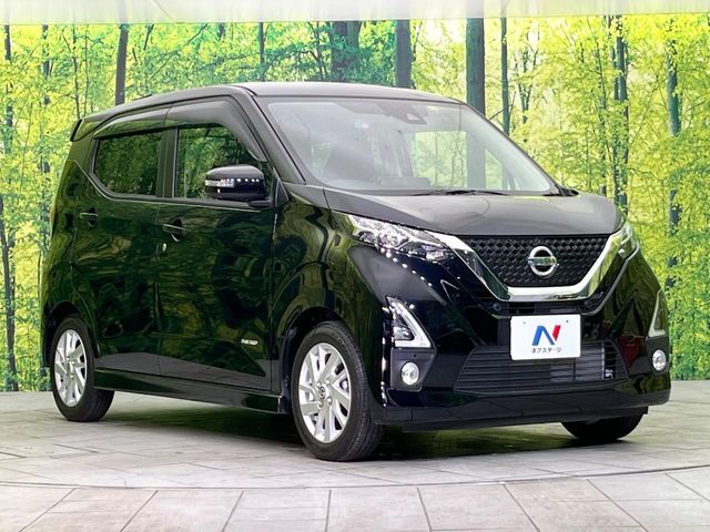 大好評のボディコーティング「弾スプラッシュコート」もご納車までに施工可能。通常のガラスコートと異なる、耐久年数6年の無機質ガラスコーティングが、ボディをキレイな状態に保ってくれます。
