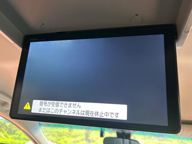 【フリップダウンモニター】大画面モニターで後席でもエンタメをお楽しみいただけます。小さなお子様にも大人気の装備です♪